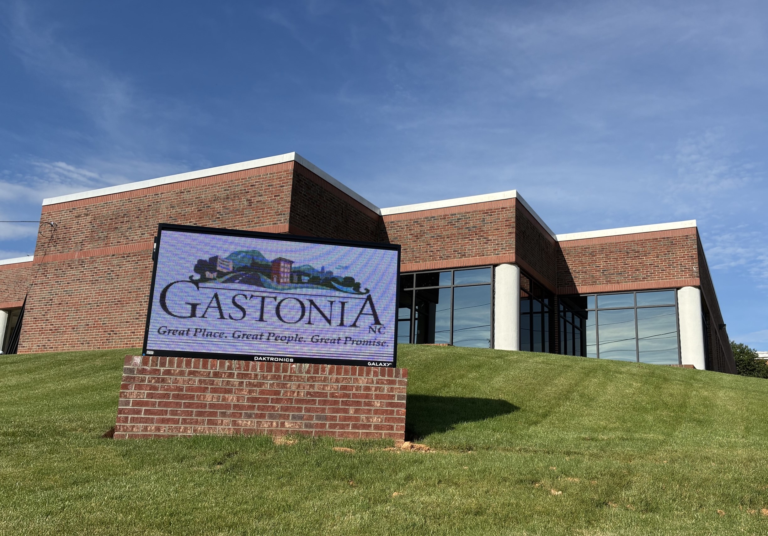Picture of the front of the Senior Activity Center building.